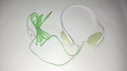 2014爆款頭戴耳機(無麥克風) 立體音質，品質無憂